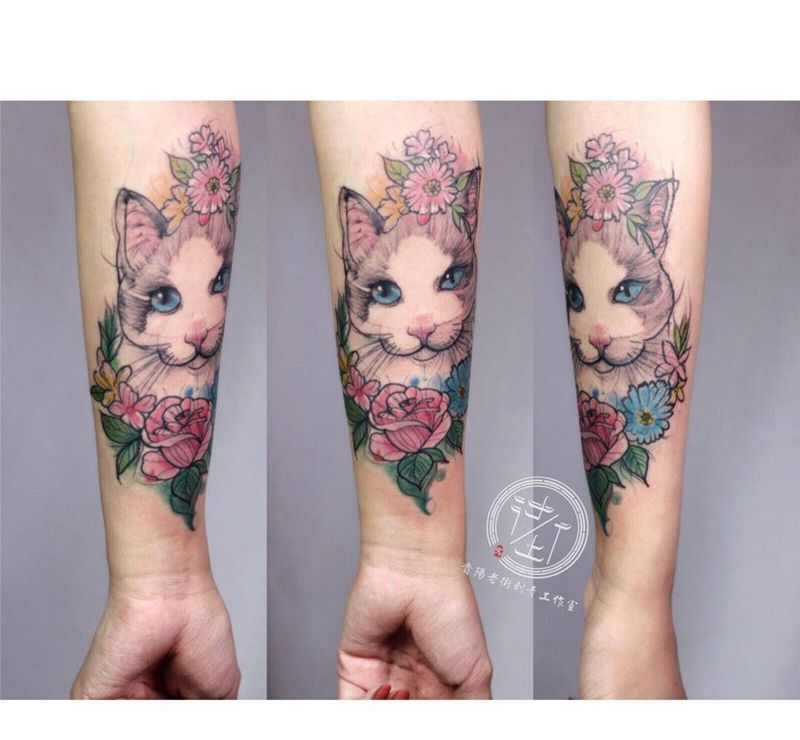 猫咪纹身图片_手部手臂水彩点刺猫纹身图案