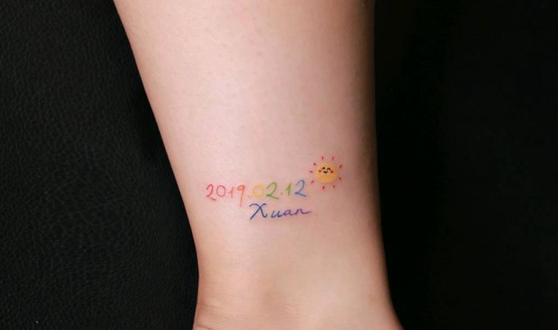 泫雅风纹身图片_腿部水彩纹身图案