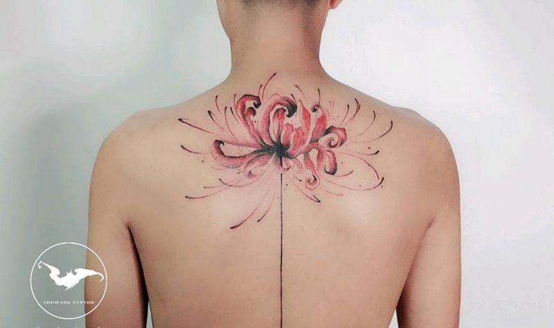 彼岸花纹身图片_背部水彩纹身图案