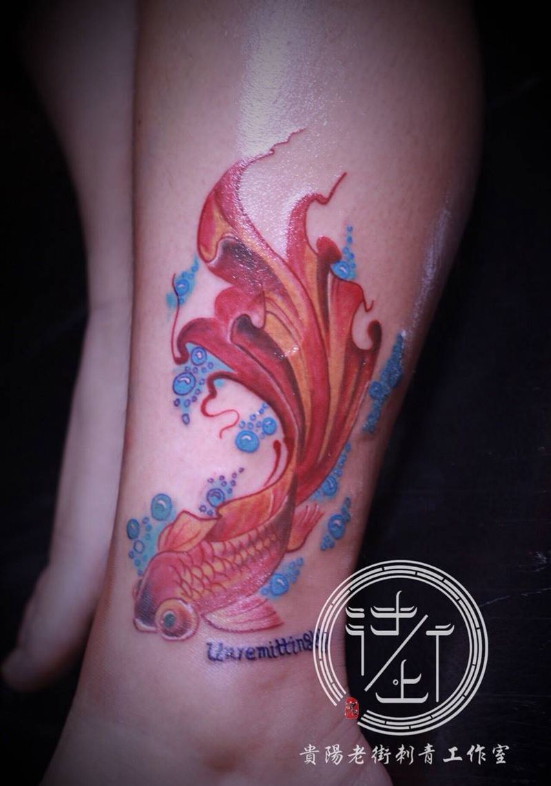 金鱼遮盖伤疤纹身图片