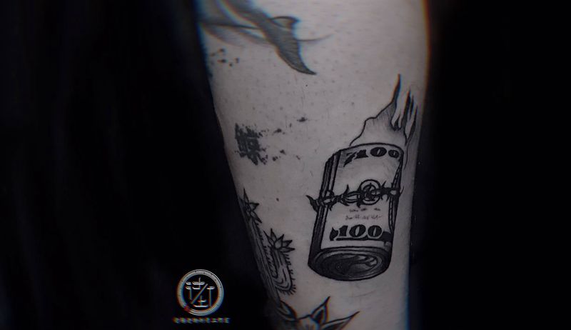 Oldachool填空美金$纹身图片_腿部花体字Old School拼接填空纹身图案