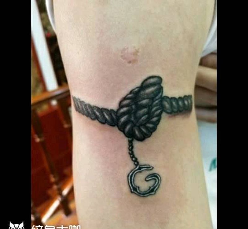 绳子加字母纹身图片_手臂纹身图案