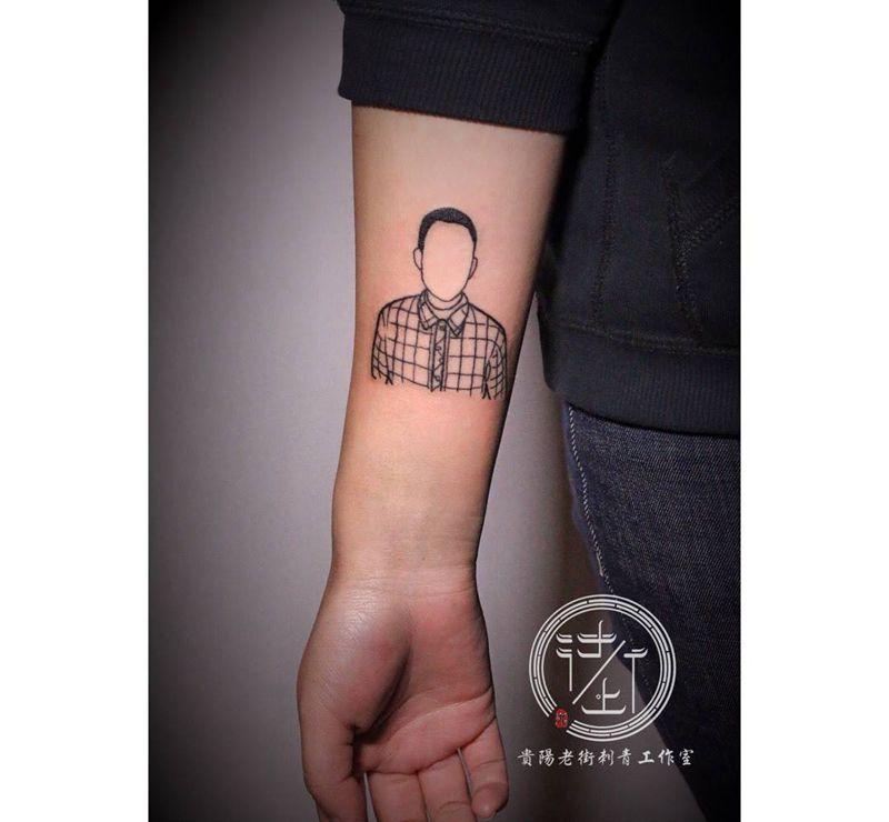 肩化图纹身图片_手部点刺几何纹身图案