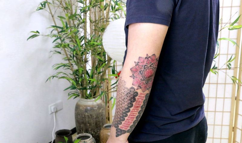 点刺纹身图片_手臂点刺图腾纹身图案