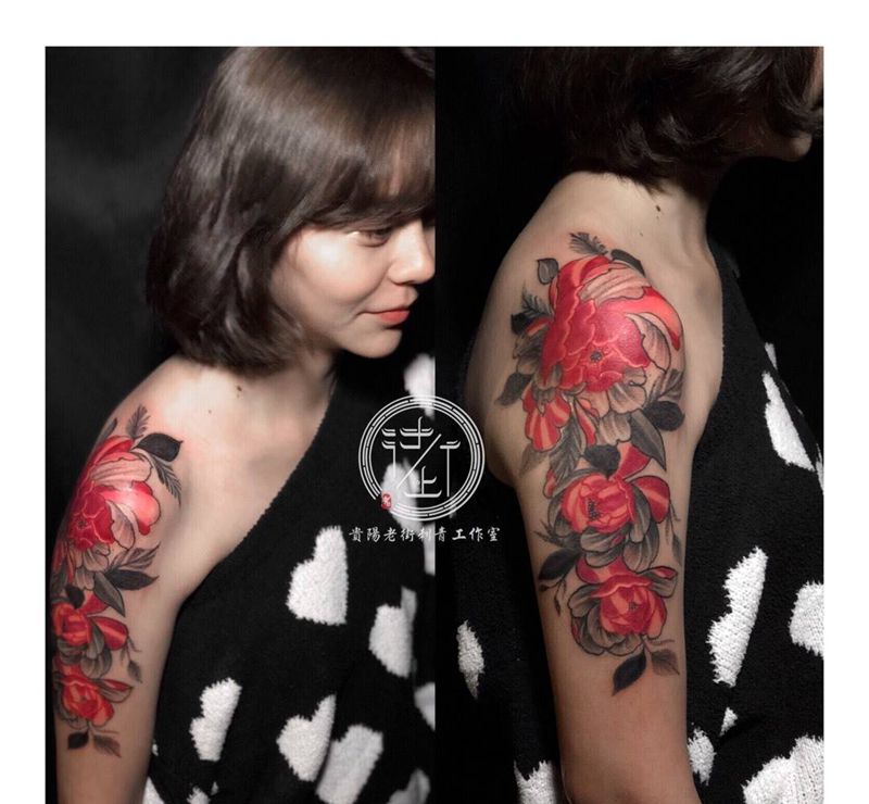 肩花纹身图片_肩部New School点刺肩花纹身图案