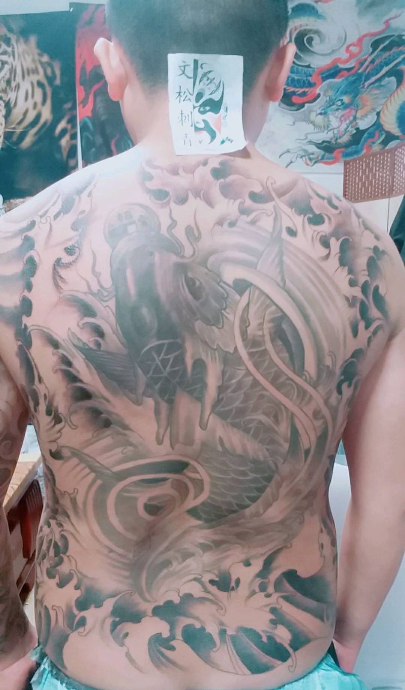 水浪鱼纹身图片