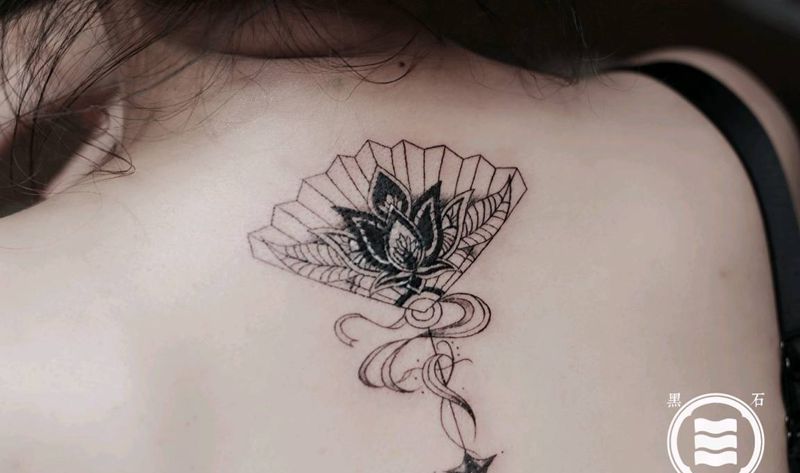 遮盖纹身图片_背部几何纹身图案