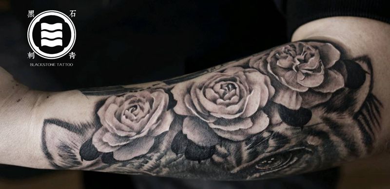 老虎蔷薇修改纹身图片_手臂欧美写实纹身图案