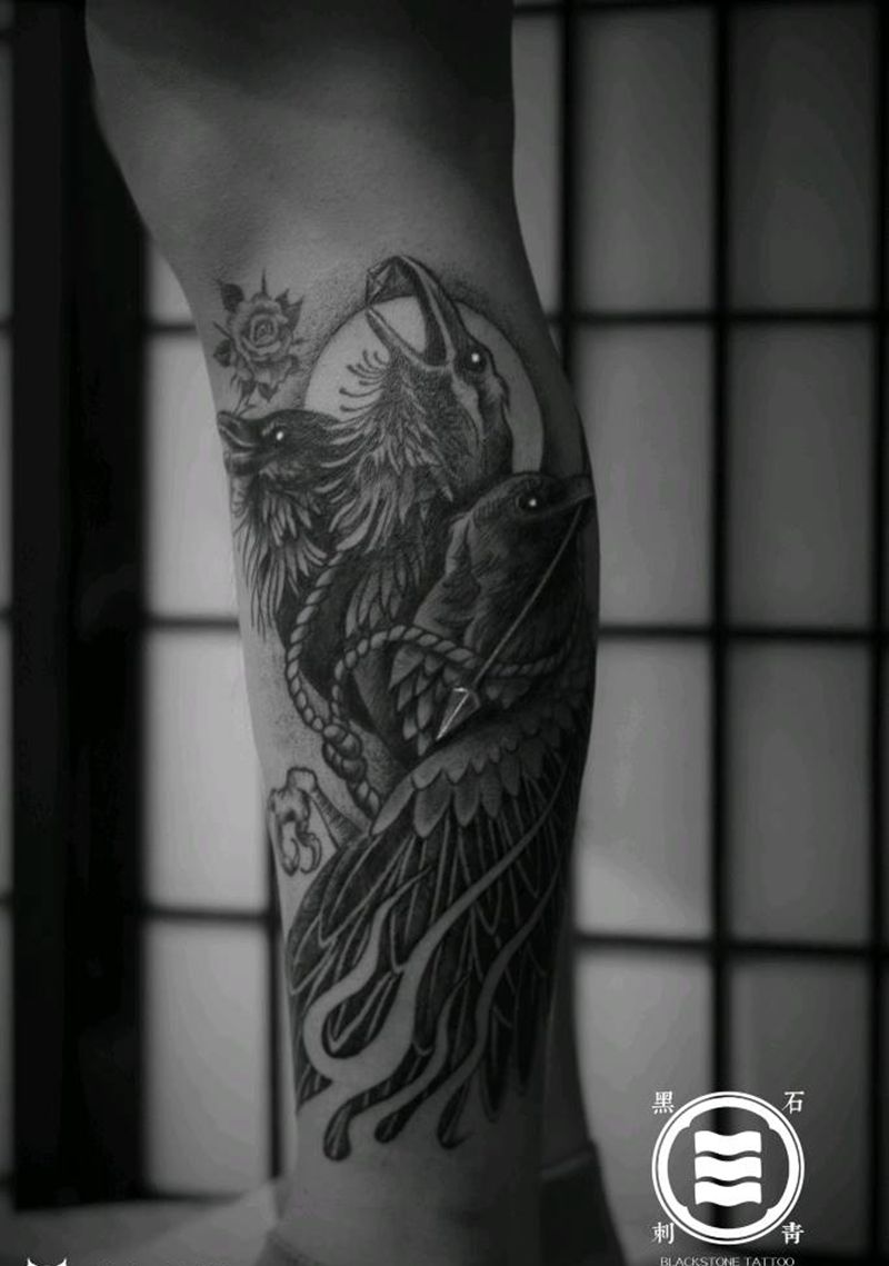 三头乌鸦纹身图片_腿部纹身图案