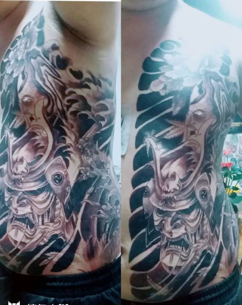 半边开衫纹身图片