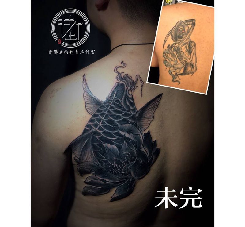 鲤鱼遮盖纹身图片_背部新传统鱼纹身图案