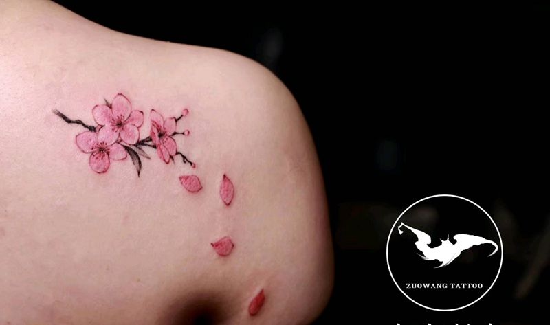 樱花纹身图片_肩部水彩纹身图案