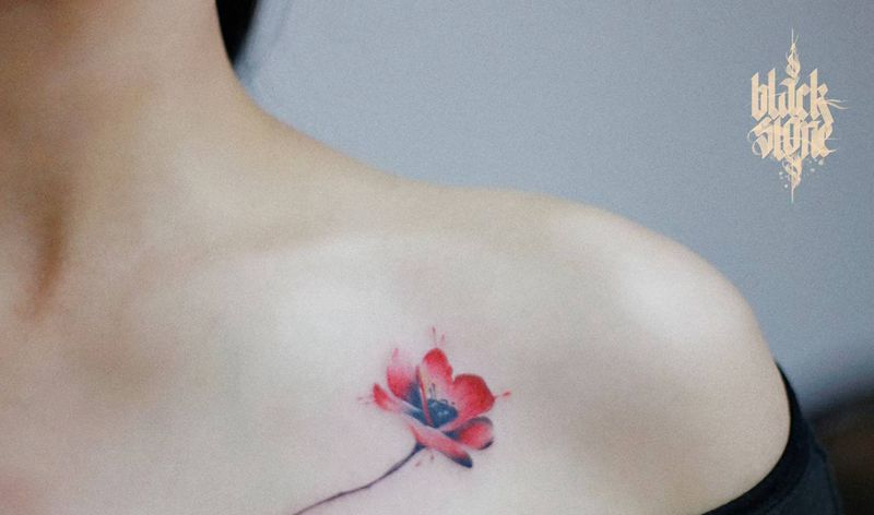罂粟花纹身图片_胸部水墨纹身图案