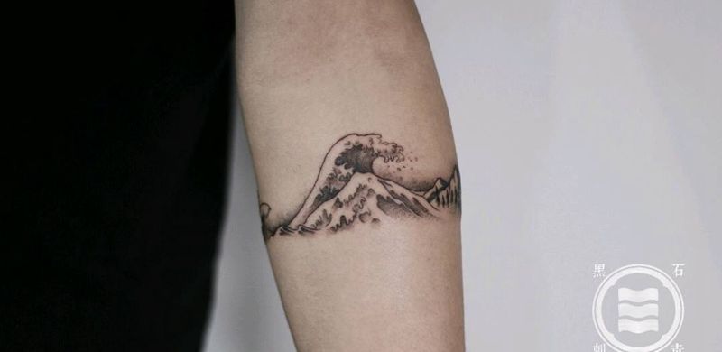 山海纹身图片_手臂点刺纹身图案