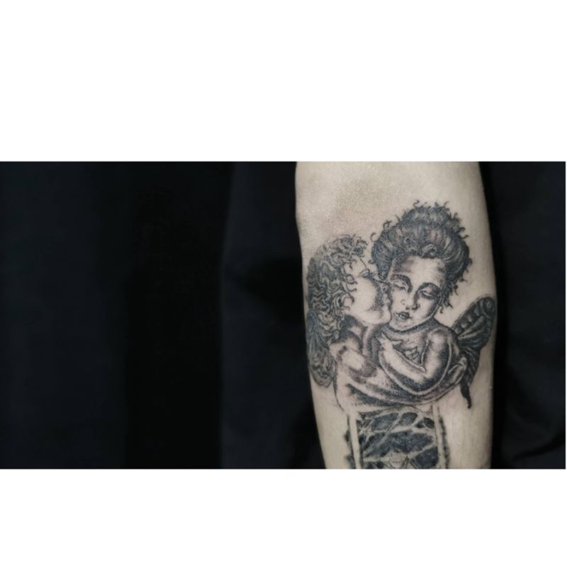 天使纹身图片_手臂点刺纹身图案