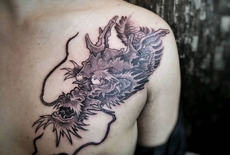 l龙头纹身纹身图片_胸部点刺老传统纹身图案