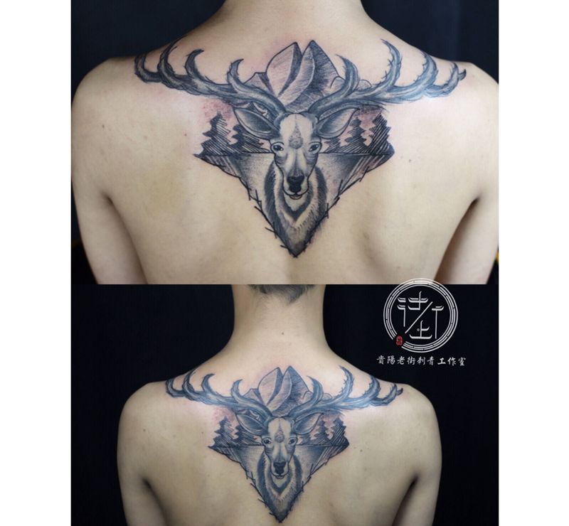 领鹿回林。纹身图片_背部点刺图腾纹身图案