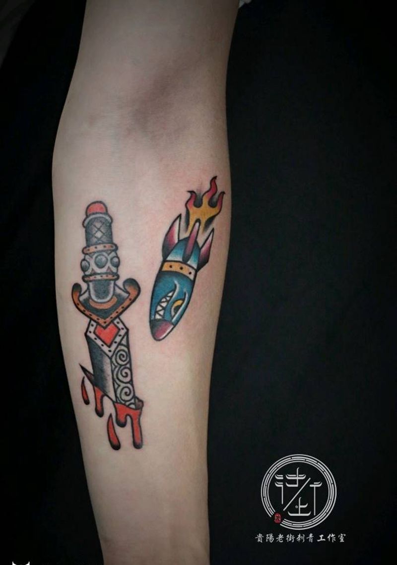 剑纹身图片_Old School纹身图案