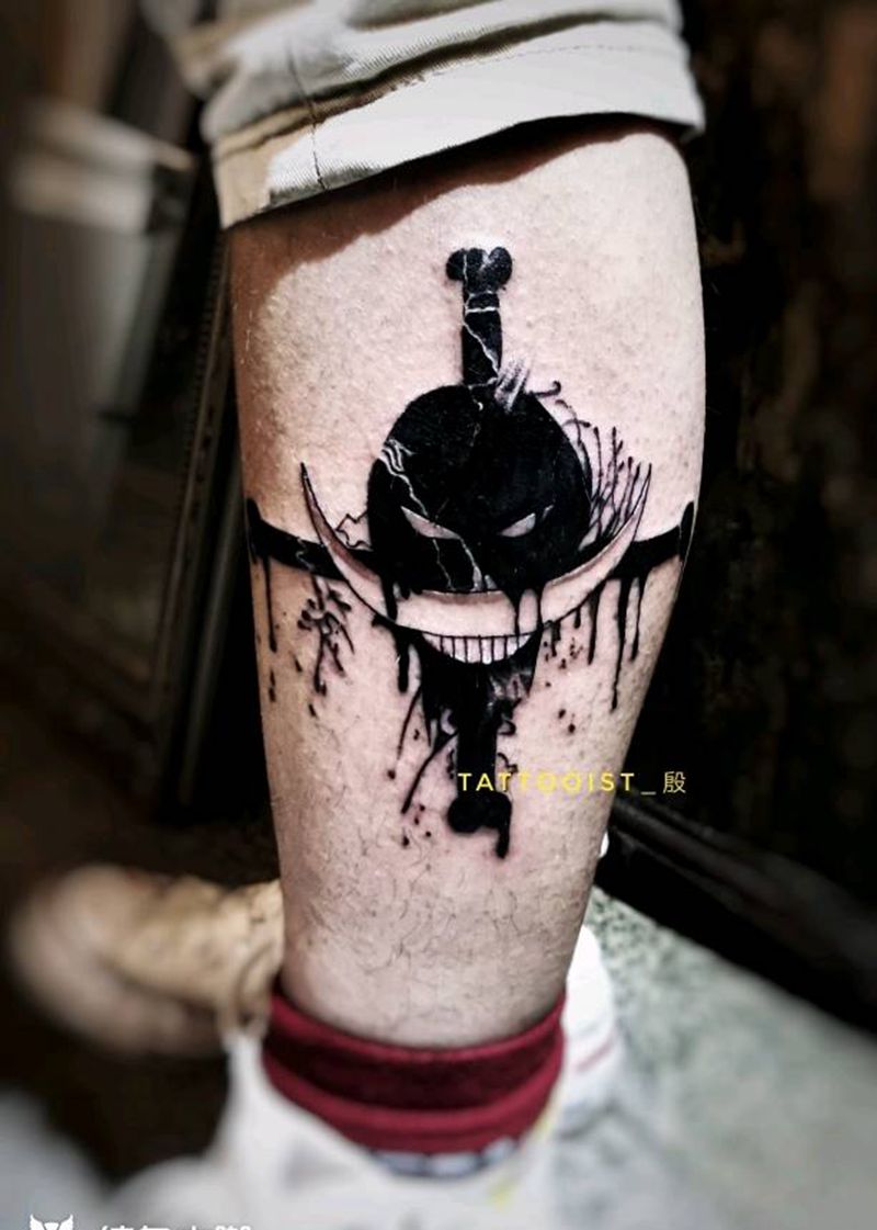 白胡子老爹纹身图片_腿部水墨纹身图案