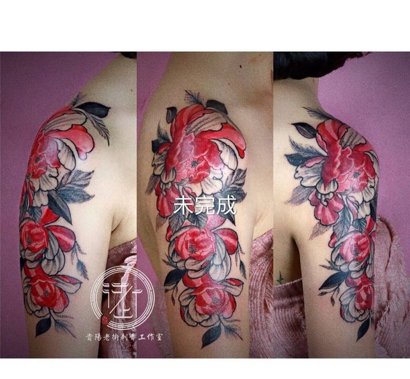 肩花纹身图片_肩部手臂欧美写实New School纹身图案