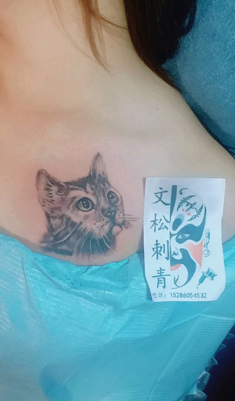 小猫往月的感觉纹身图片