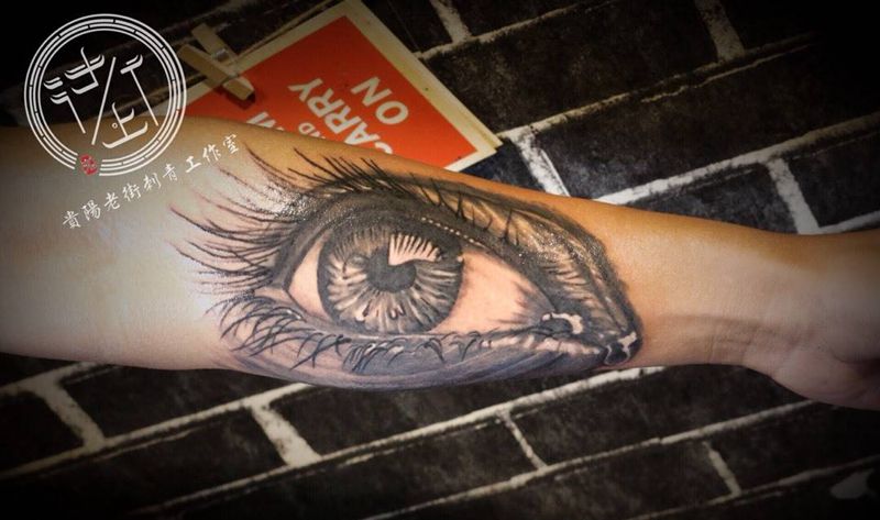 写实眼睛纹身图片