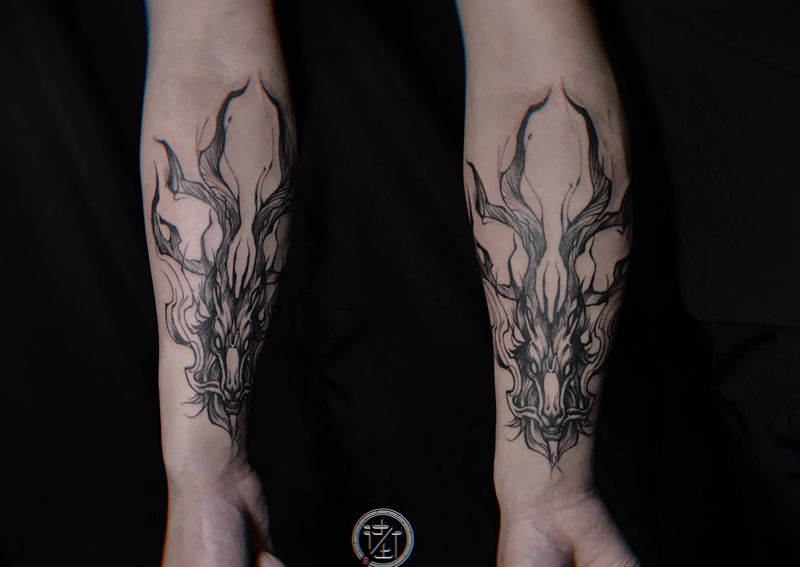 Blackwork纹身图片_手臂图腾暗黑纹身图案