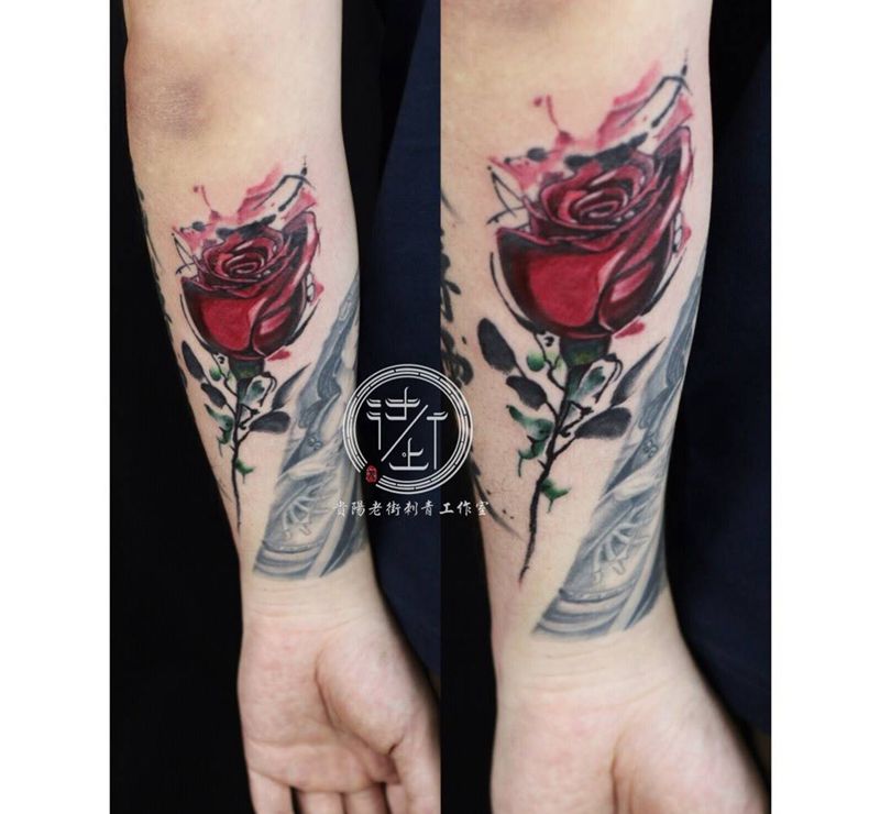 玫瑰纹身图片_手部手臂水彩纹身图案