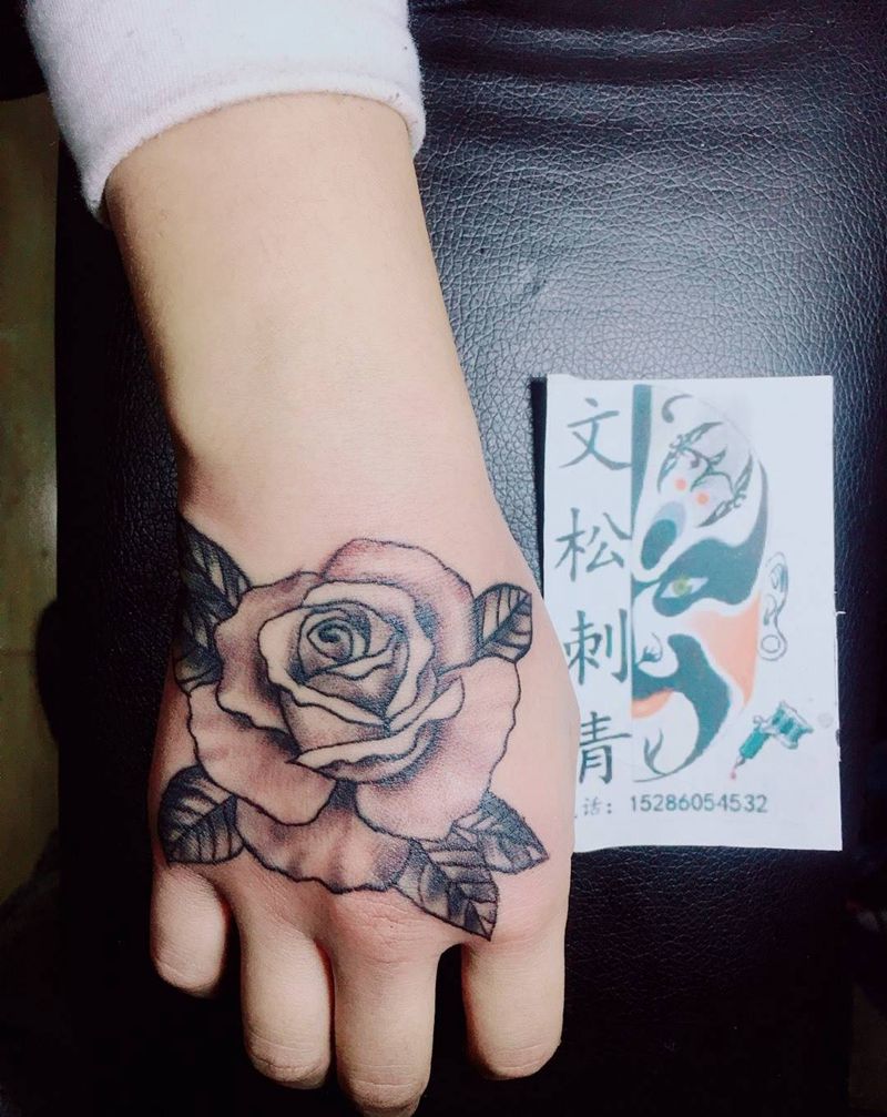 手背小素纹身图片