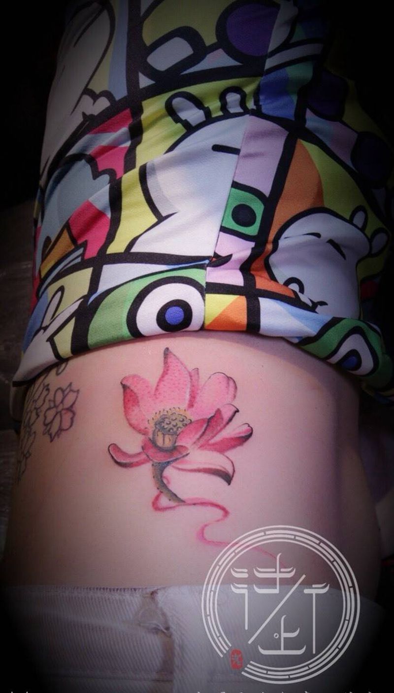 今日水墨莲花作品（未完成）纹身图片