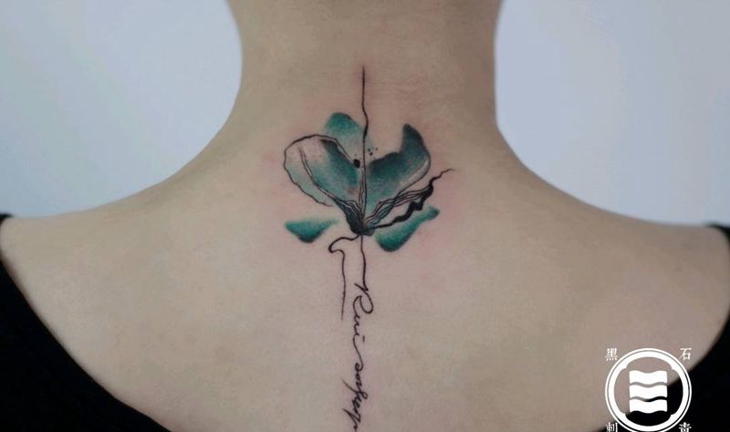 水墨花纹身图片_颈部水墨纹身图案