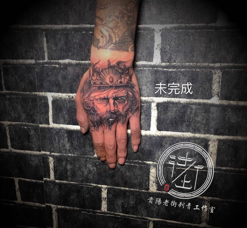 手背海神纹身图片