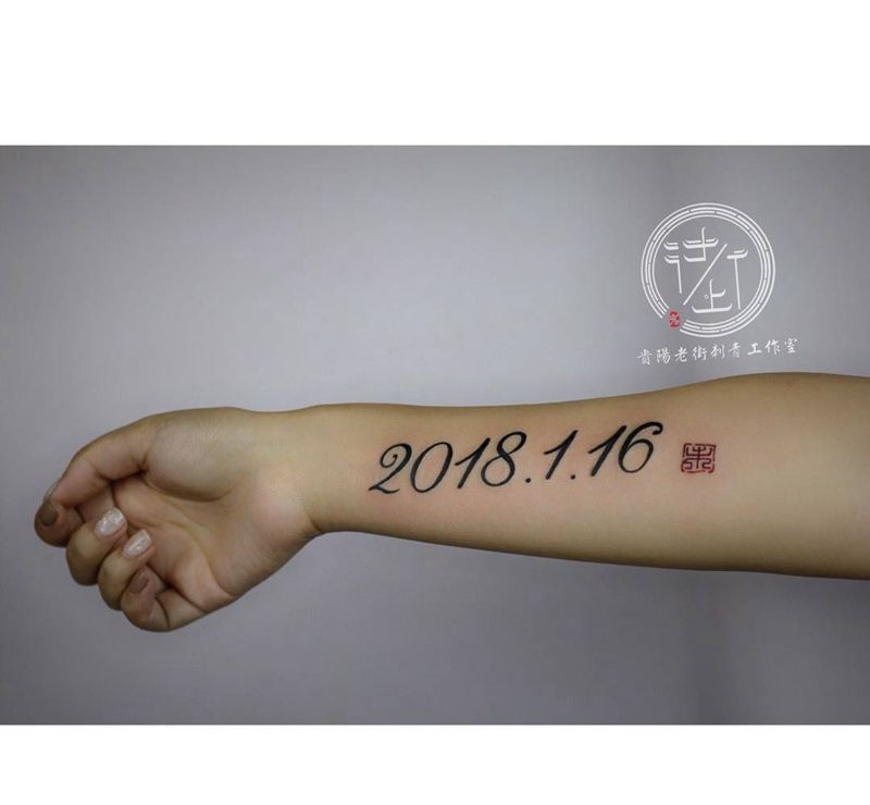 生辰纹身图片_手部纹身图案