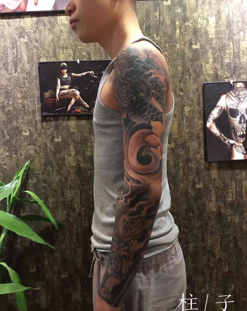 包花臂，遮盖大臂伤疤纹身图片