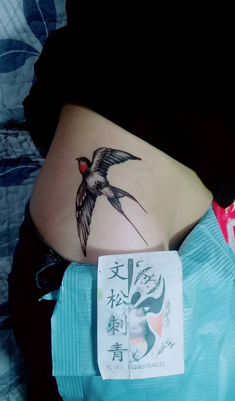 燕子飞飞纹身图片