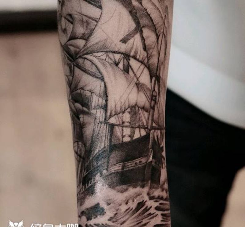 帆船纹身图片_手臂欧美写实帆船战船加勒比海盗纹身图案