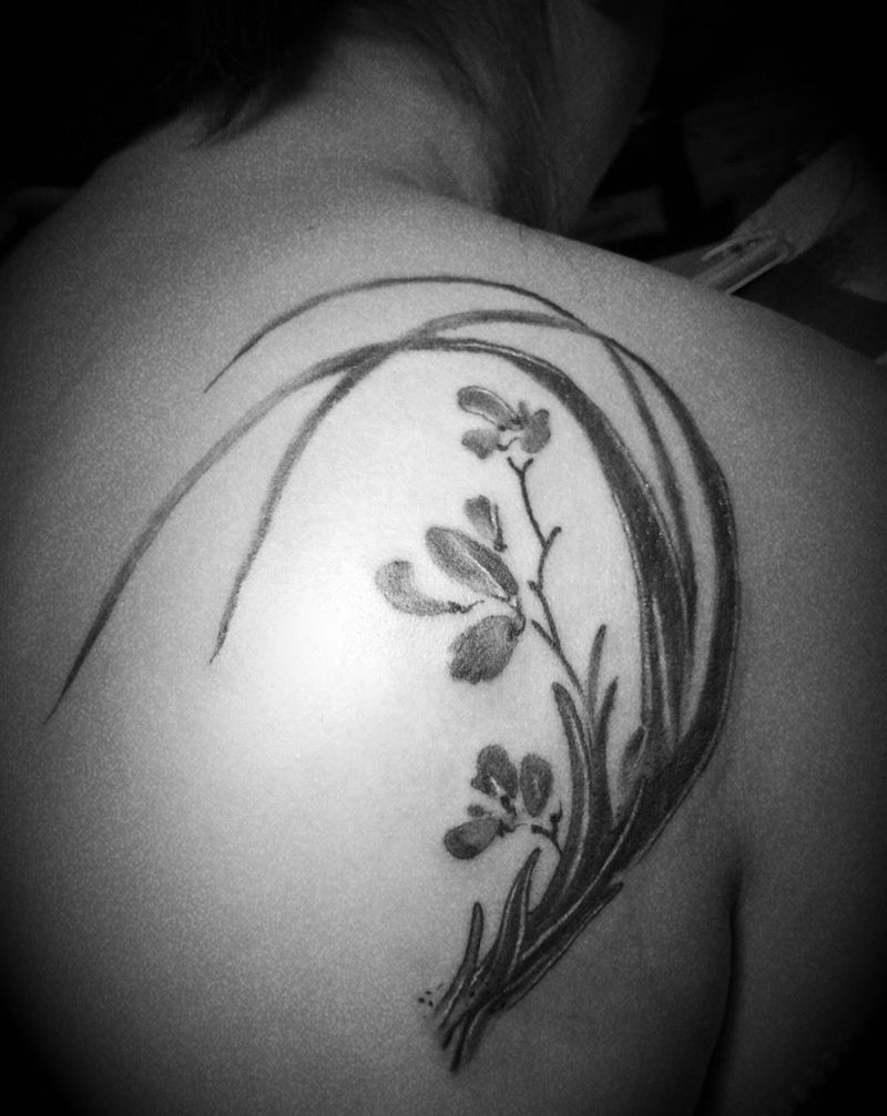 16年做的兰花纹身图片