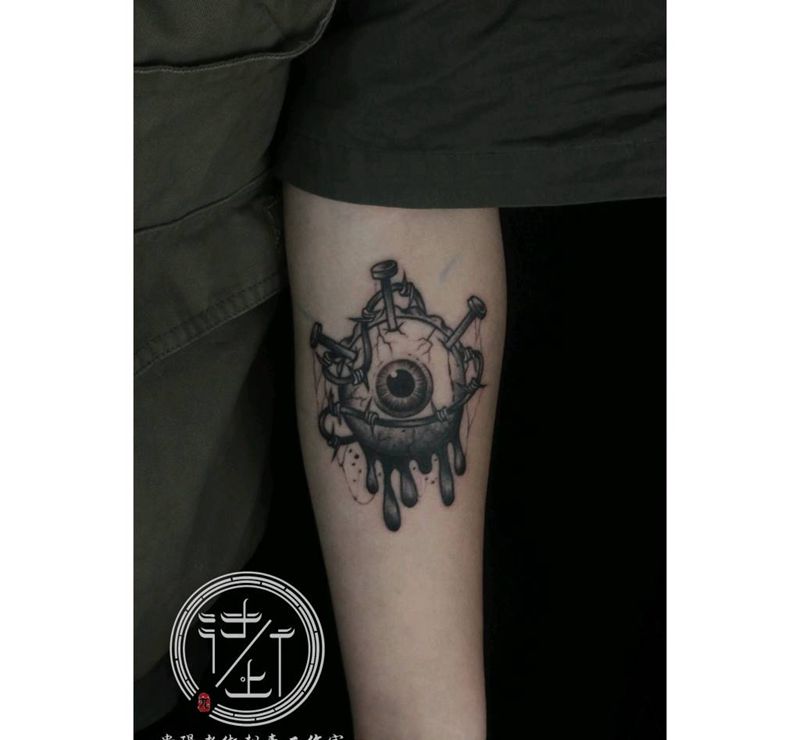 暗黑眼珠纹身图片_手臂Blackwork暗黑纹身图案
