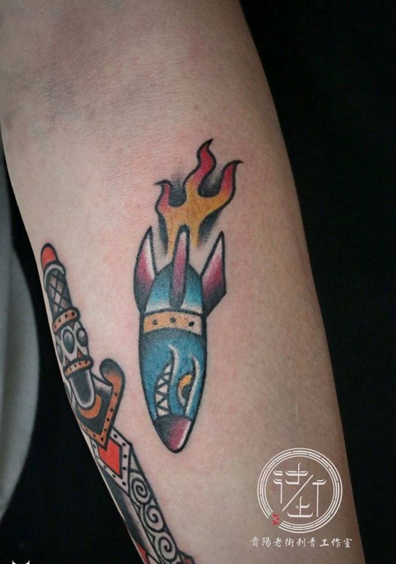 小火箭纹身图片_Old School小图填空纹身图案