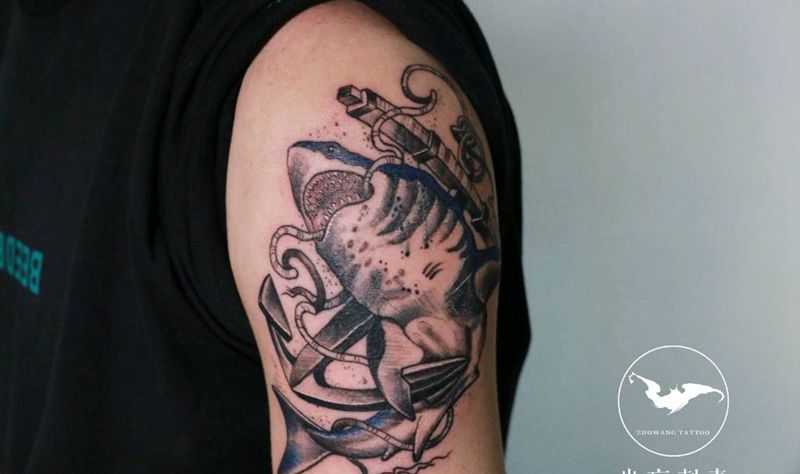 鲨鱼遮盖纹身图片_手臂New School纹身图案