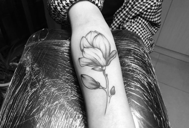 百合花纹身图片_手臂纹身图案