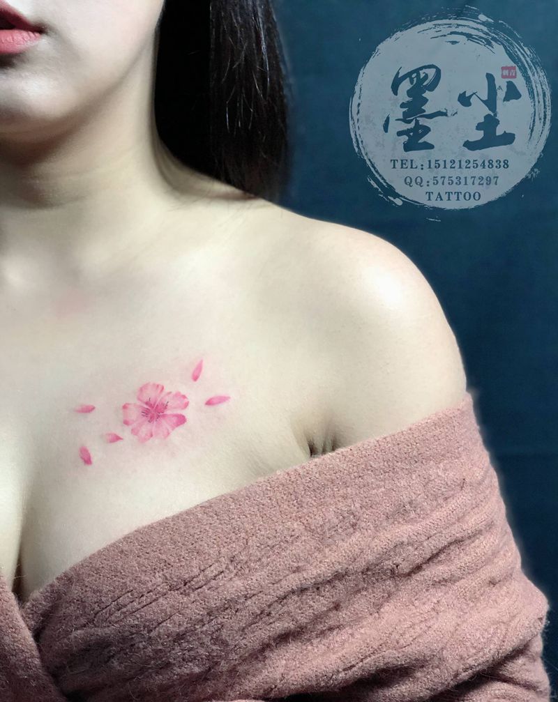 樱花纹身纹身图片_胸部颈部水彩樱花性感纹身图案
