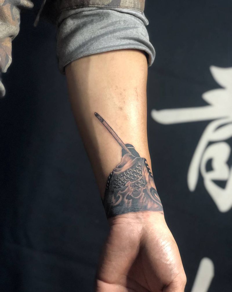 至尊宝 金箍纹身图片_手臂手部新传统水墨至尊宝纹身图案