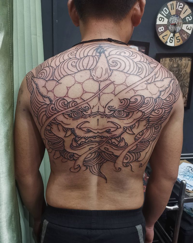 半背唐狮纹身图片_新传统纹身图案