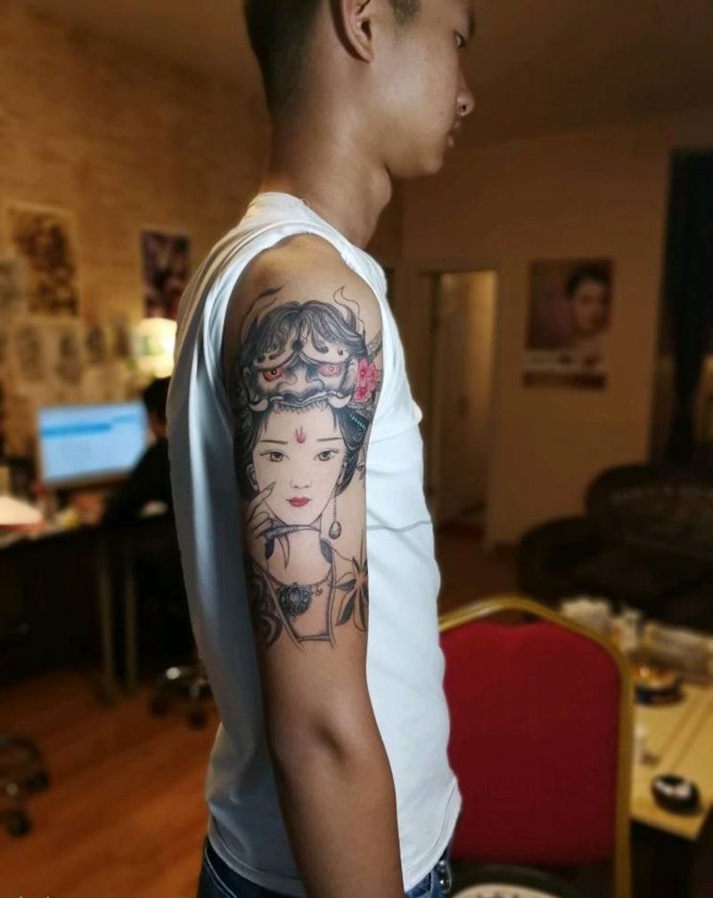 明月美女纹身图片