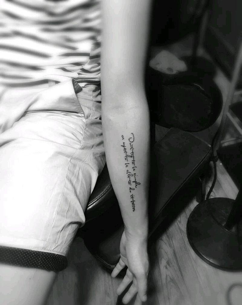 小英文我一样认认真真纹纹身图片_手臂欧美字符成品纹身图案