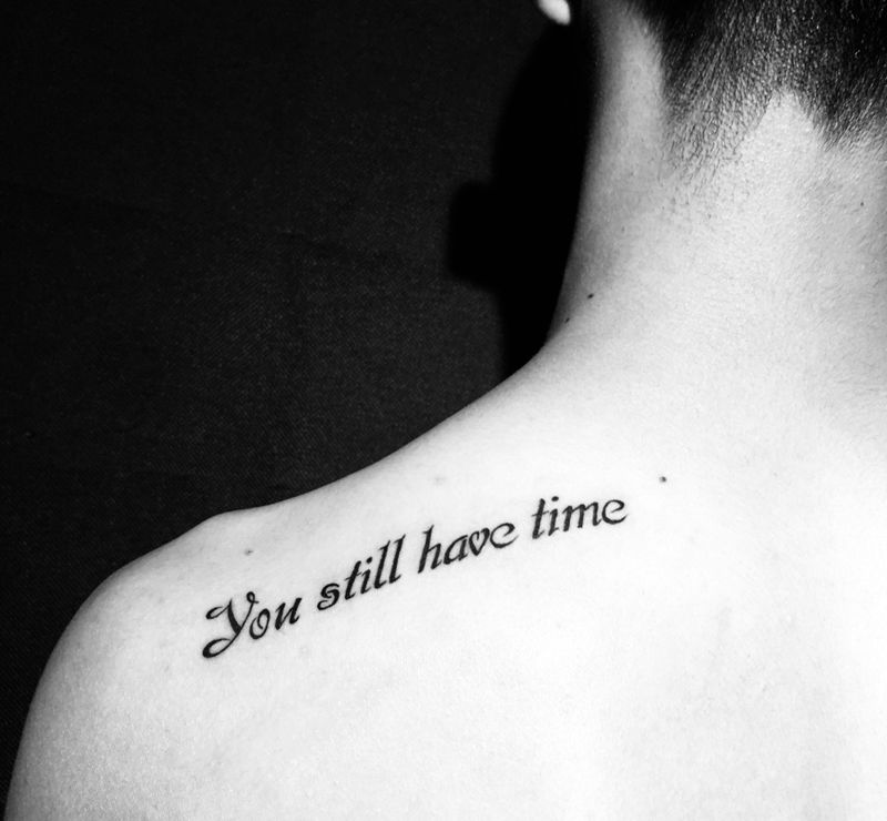 小字母纹身图片_成品肩部颈部清新字符原创纹身图案