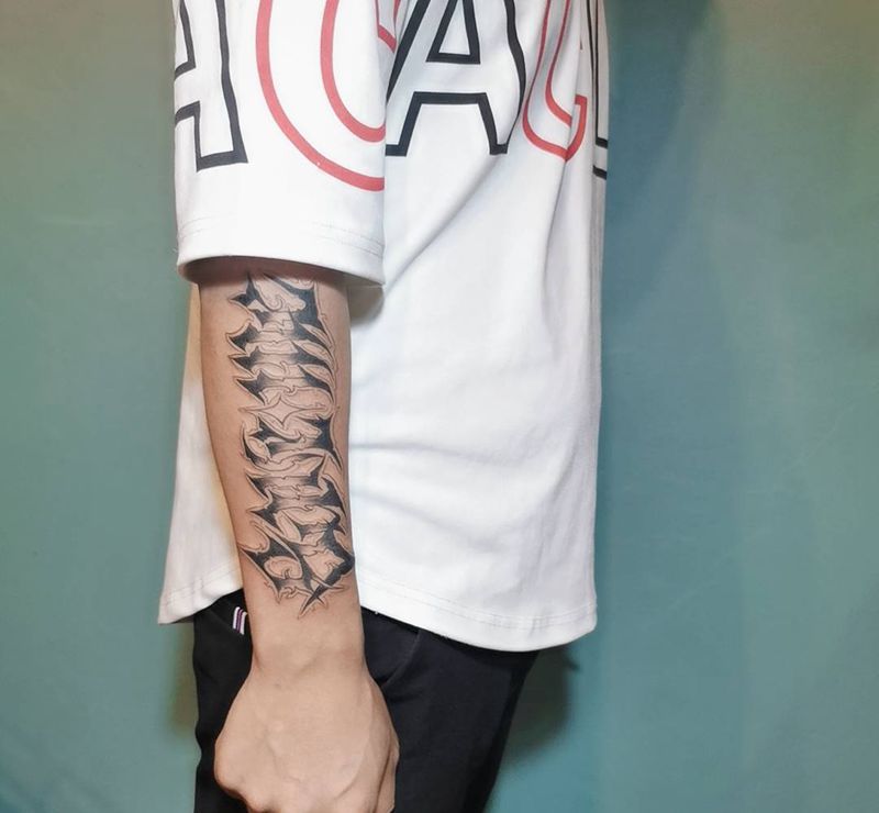 奇卡诺字纹身图片_手臂花体字纹身图案