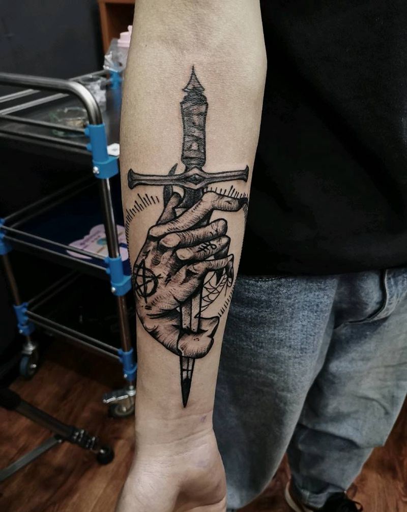 刺我一剑纹身图片_点刺拉刺纹身图案