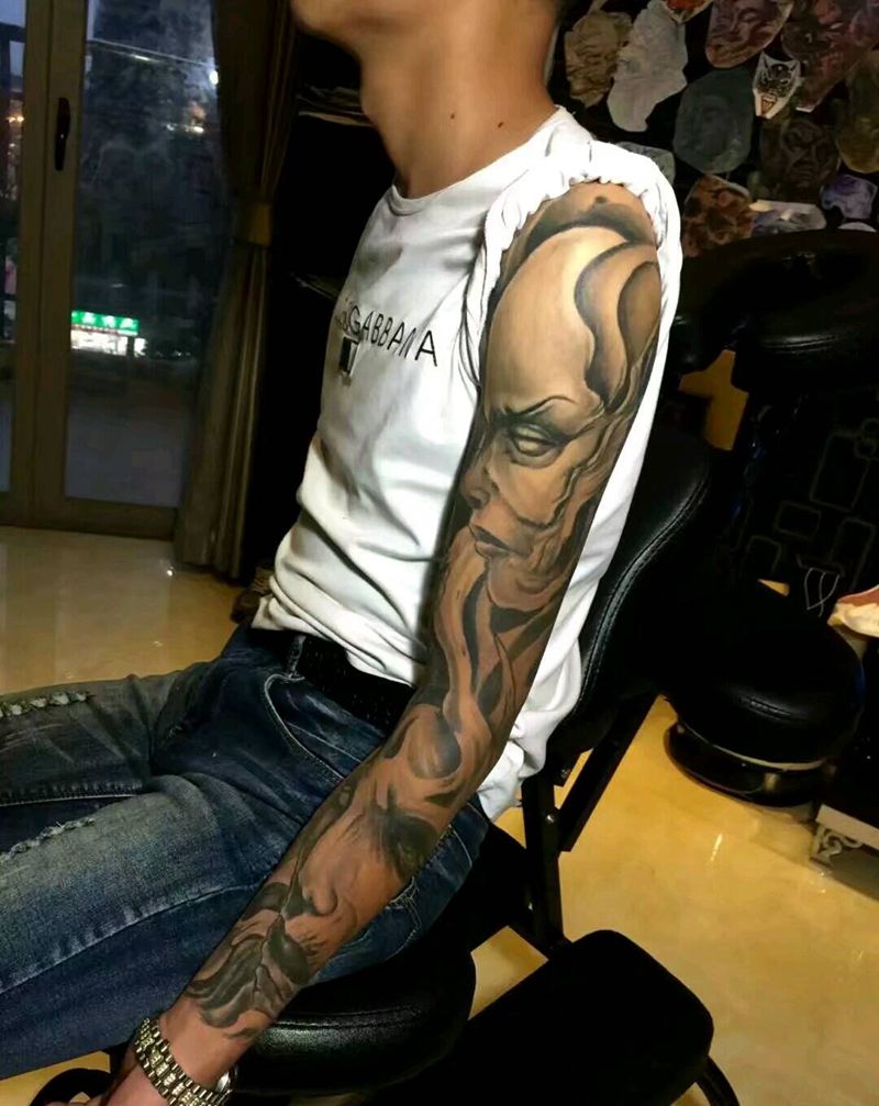 欧美恶魔花臂纹身图片